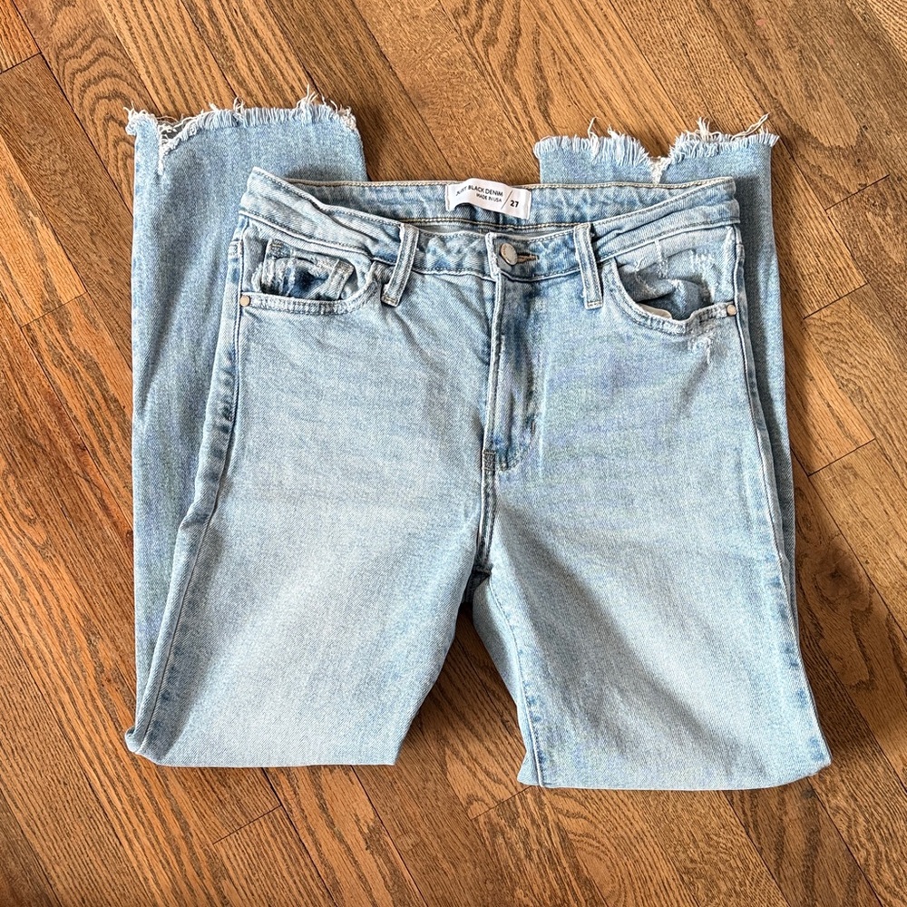 Just Black Light Blue Cropped Jeans with Frayed Hem Sz 27